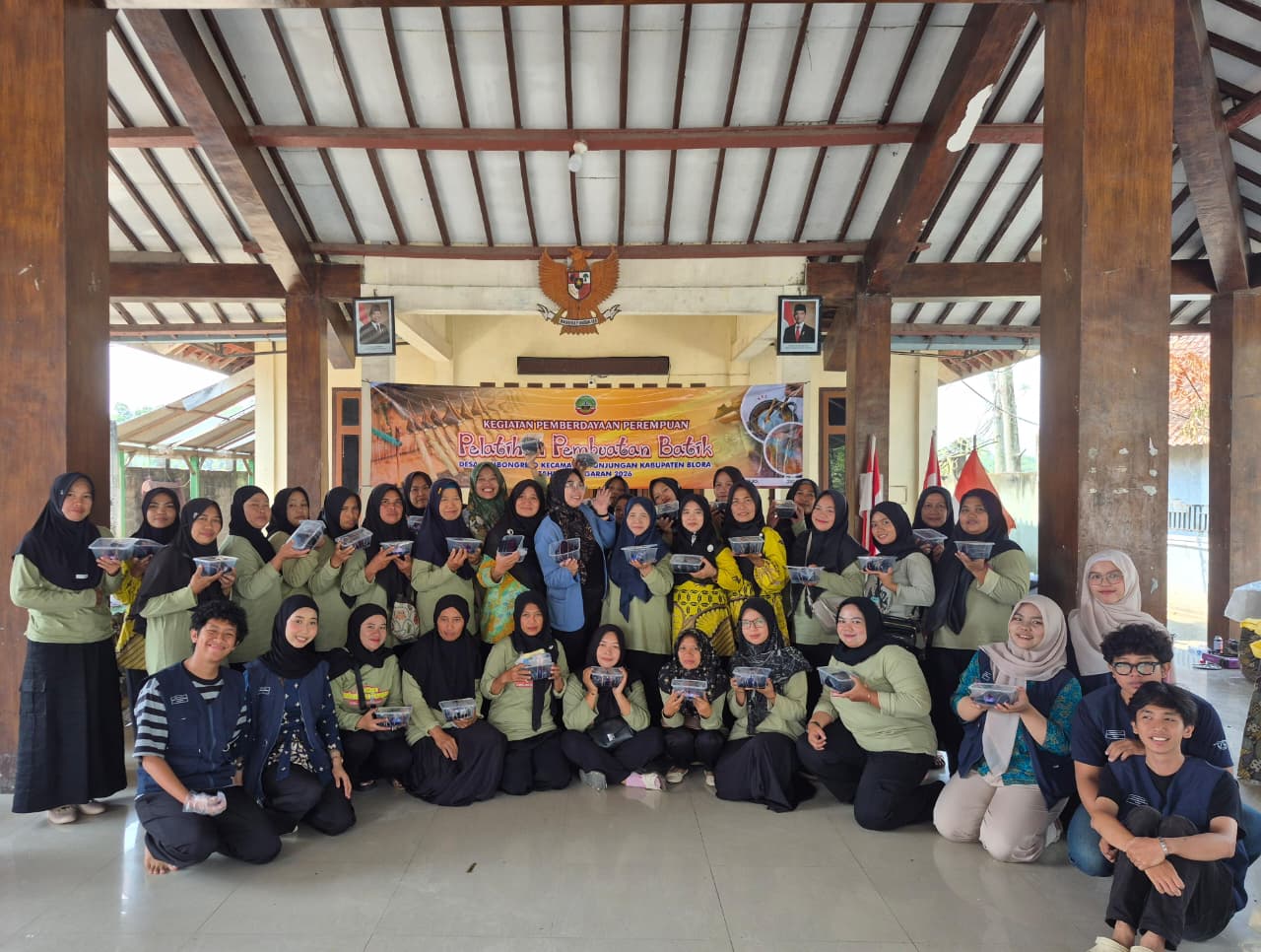 Kegiatan Pemberdayaan Perempuan : Pelatihan Pembuatan Batik